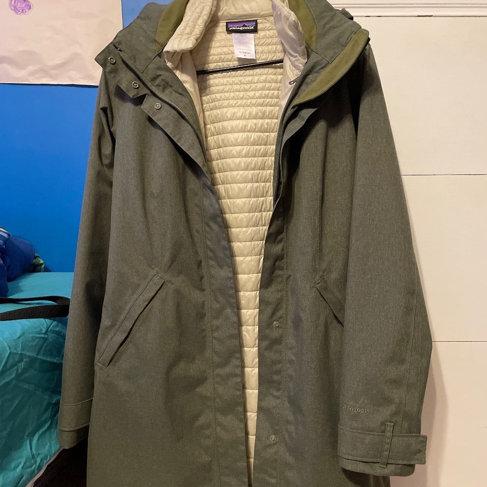 Patagonia Olive Green Jacket with Cream Lining